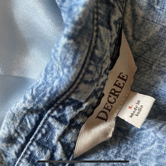 Collar studded sleeveless button down shirt with pockets - Picture 8 of 10